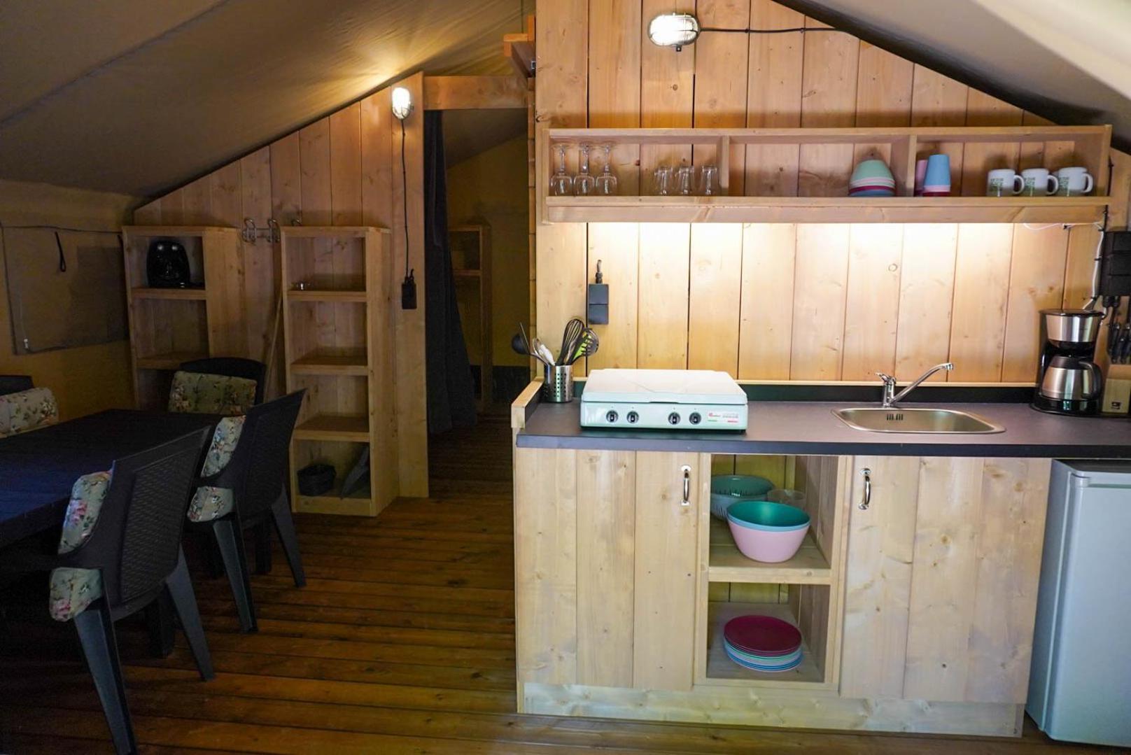 Camping Pittoresque Saint-Parthem Номер фото