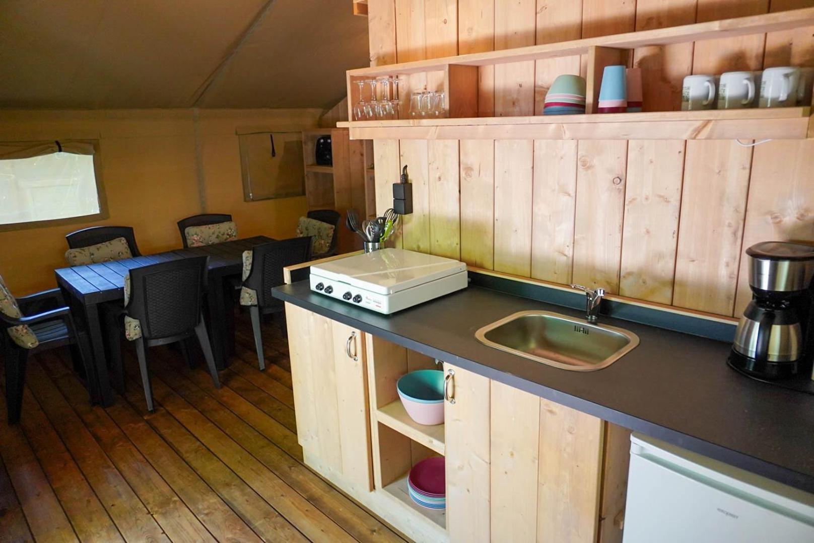 Camping Pittoresque Saint-Parthem Номер фото