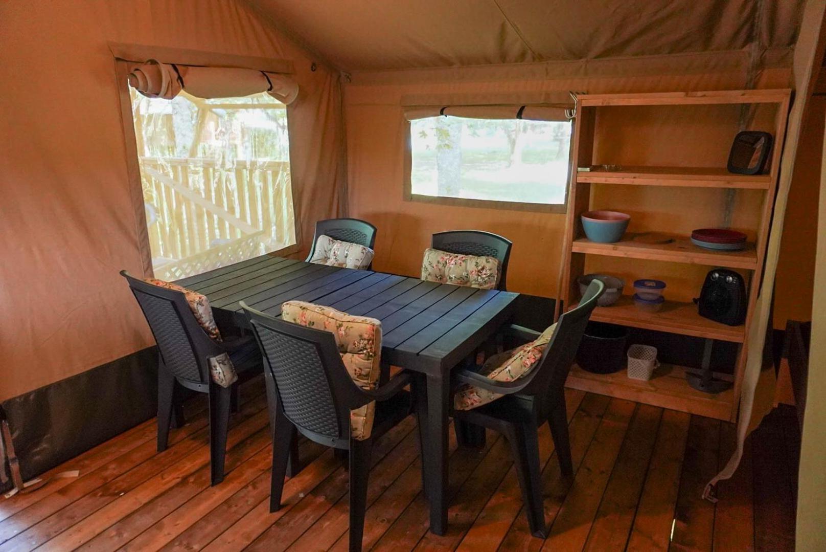 Camping Pittoresque Saint-Parthem Номер фото
