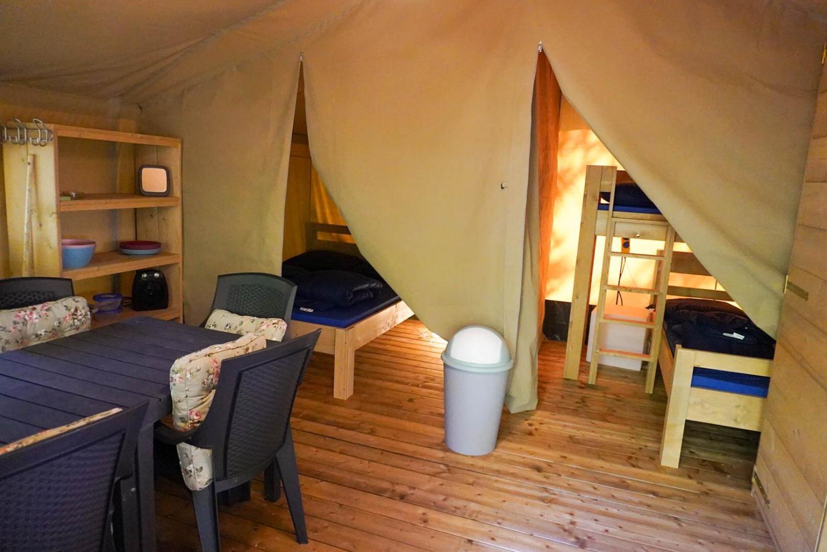 Camping Pittoresque Saint-Parthem Номер фото