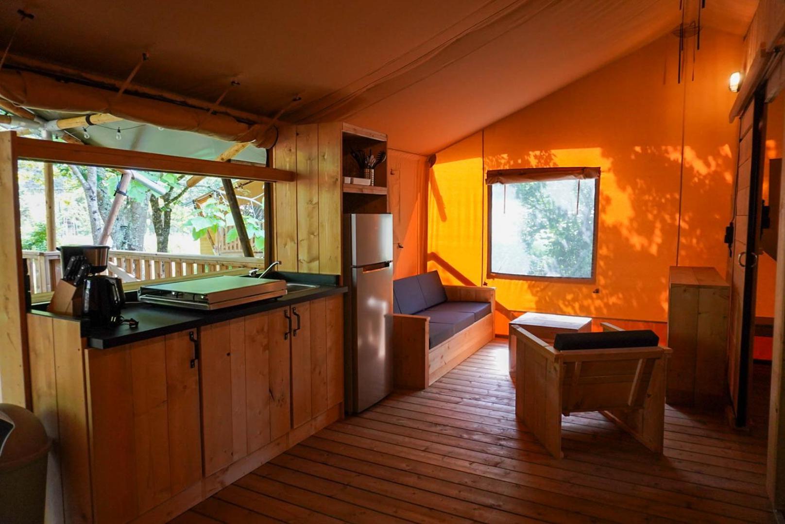 Camping Pittoresque Saint-Parthem Номер фото