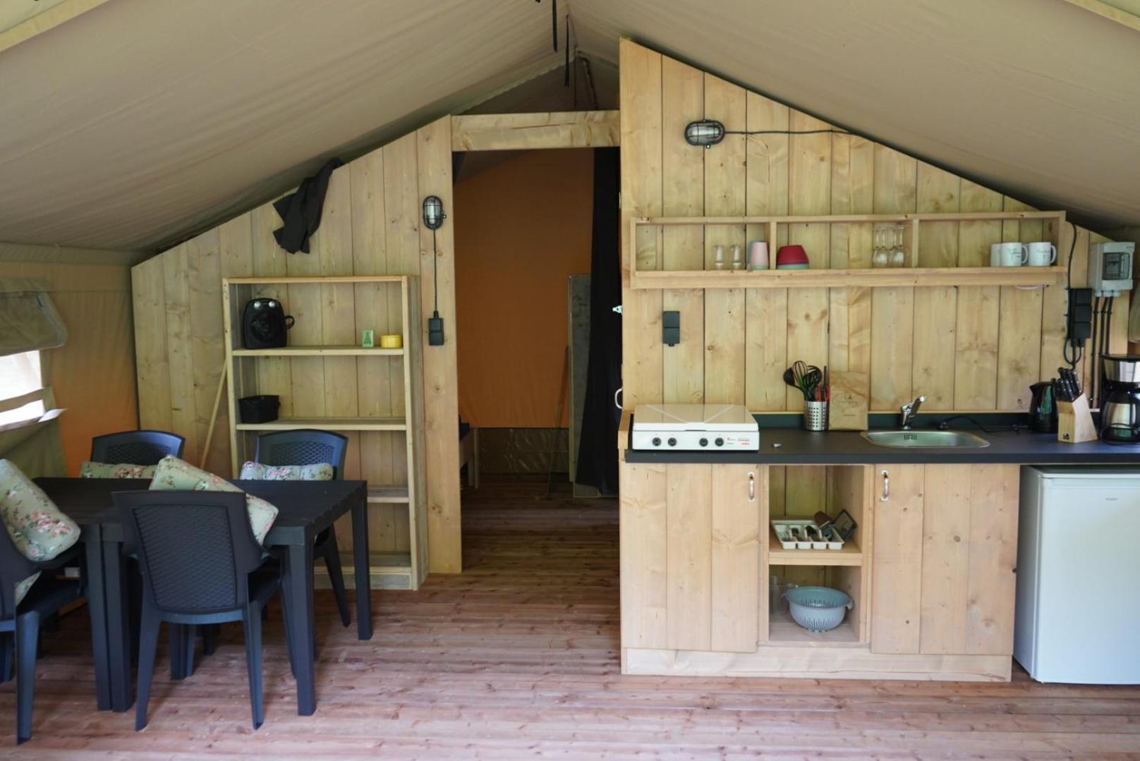 Camping Pittoresque Saint-Parthem Номер фото