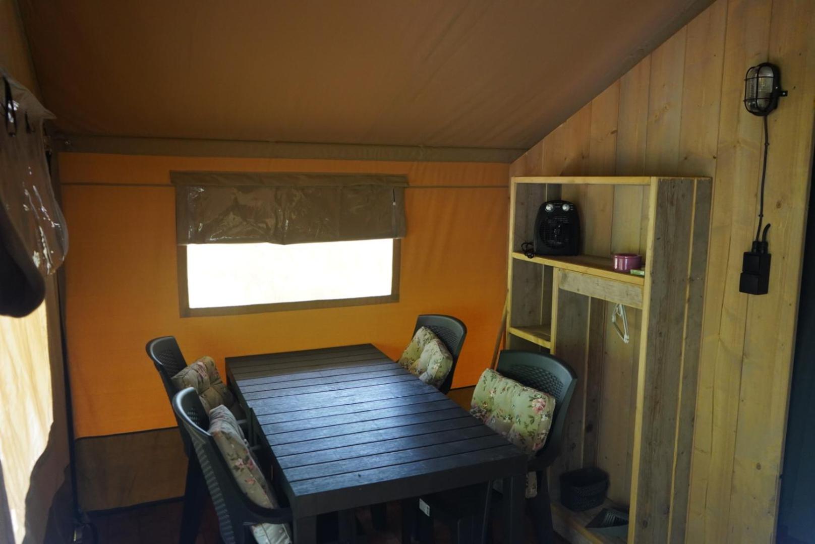 Camping Pittoresque Saint-Parthem Номер фото